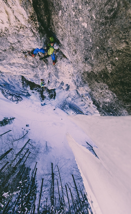 Dolomiti di Brenta, cascate di ghiaccio, Claudio Migliorini - Claudio Migliorini libera L'ultima Frangia in Val Brenta  il 15/02/2017 insieme a Alessandro Baù