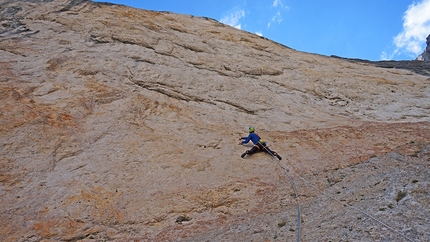 Arrampicata in Dolomiti: Linnéa alla Torre di Mezzaluna in Vallaccia