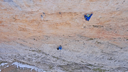 Torre di Mezzaluna, Vallaccia, Dolomiti - Linnéa Torre di Mezzaluna: Tiziano Buccella sul 2° tiro