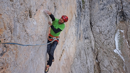 Torre di Mezzaluna, Vallaccia, Dolomiti - Linnéa Torre di Mezzaluna: Geremia Vergoni sul 2° tiro