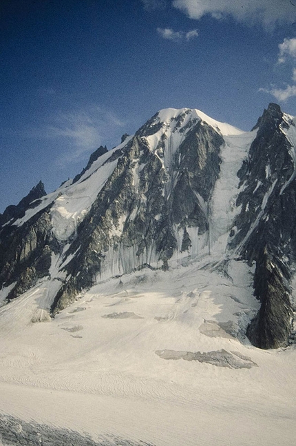 Storie d'arrampicata e alpinismo: Tra fortuna e realtà - La parete Nord de Les Courtes (Monte Bianco) dove corre la via degli Svizzeri