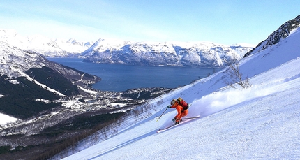 Freeride o Ride Free, Rudy Buccella, Guide Alpine Courmayeur - Una spettacolare discesa di Freeride a Rørnestinden in Norvegia