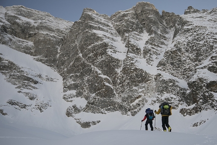 David Lama, Sagwand, Valsertal, Austria - David Lama durante la prima salita della via Sagzahn - Verschneidung sulla Sagwand, Valsertal, Austria