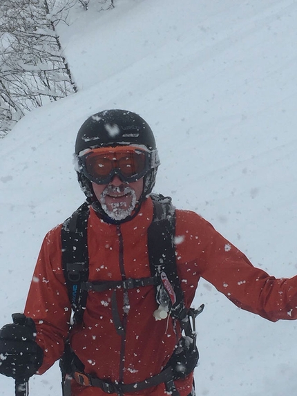 Fuoripista Vallée Blanche, Monte Bianco - Discesa nei boschi della Val Veny durante una abbondante nevicata