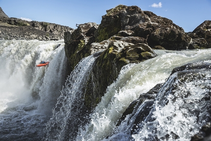 Banff Mountain Film Festival World Tour Italy 2018 - Why di Hugo Clouzeau. Un gruppo di kayaker francesi viaggia in Islanda cercando la risposta a un’unica domanda: perché? Perché facciamo questo?