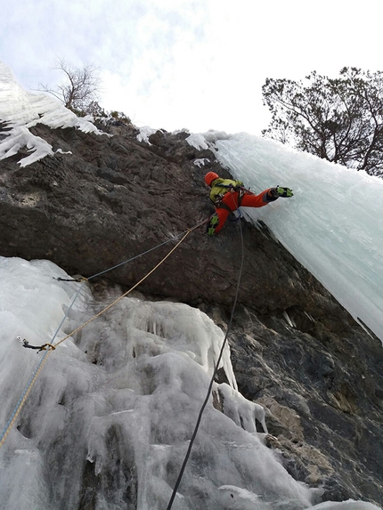 Val Meledrio, Val di Sole, cascate di ghiaccio, Vincenzo Mascaro, Alessio Miori, Andrea Speziali - Durante la prima salita di Il tarlo per le donne in Val Meledrio (Val di Sole)