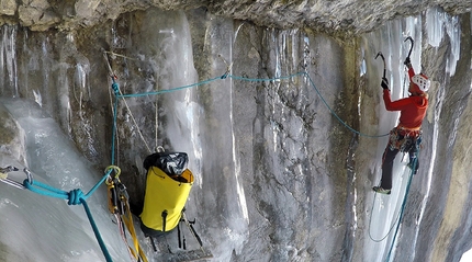 Robert Jasper, Flying Circus, Breitwangfluh - Robert Jasper making the first rope solo ascent of Flying Circus up Breitwangfluh, Switzerland on 24/02/2018