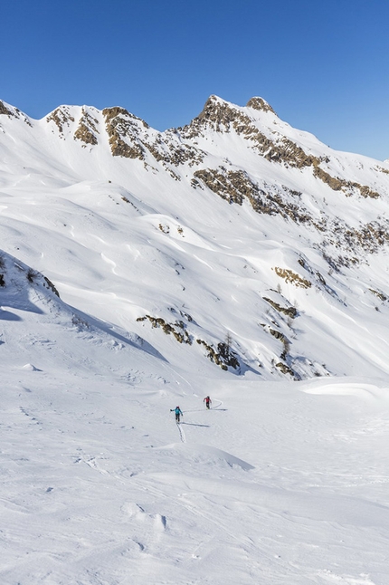 Val Tartano scialpinismo - Tour delle Valli: in salita al passo di Monte Rotondo di Tartano