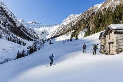 Val Tartano scialpinismo - Tour delle Valli: Val Budria - inizio del tour