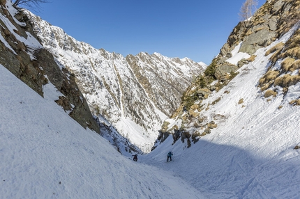 Val Tartano scialpinismo - Tour delle Valli: Val Budria risalita del canale della Romila
