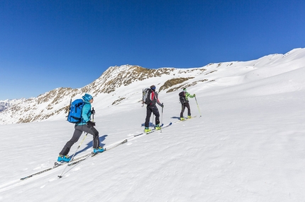 Val Tartano scialpinismo - Tour delle Valli: Val di Lemma, in salita al passo della Scala