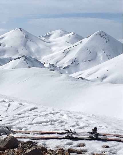 Lo scialpinismo e la gioia dello sciatore libero. Di Matteo Pellin - Società Guide Alpine Courmayeur - Scialpinismo a Creta (Grecia)