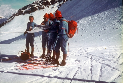 Der Lange Weg, Red Bull - Der Lange Weg 1971: the Austrian ski mountaineers during the traverse of the Alps from Vienna di Nice