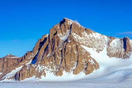 Pirrit Hills, Antartide, Arnaud Bayol, Antoine Bletton, Jean-Yves Igonenc, Didier Jourdain, Sébastien Moatti, Dimitry Munoz - Mount Tidd (2244 m) Pirrit Hills, Antartide