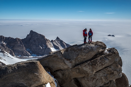 Pirrit Hills, Antartide, Arnaud Bayol, Antoine Bletton, Jean-Yves Igonenc, Didier Jourdain, Sébastien Moatti, Dimitry Munoz - In cima al Mount Tidd (2244 m) Pirrit Hills, Antartide