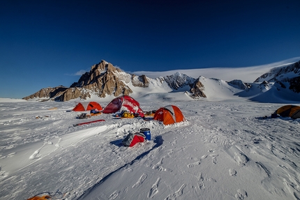 Pirrit Hills, Antarctica, Arnaud Bayol, Antoine Bletton, Jean-Yves Igonenc, Didier Jourdain, Sébastien Moatti, Dimitry Munoz - The French Base Camp below the Pirrit Hills, Antarctica