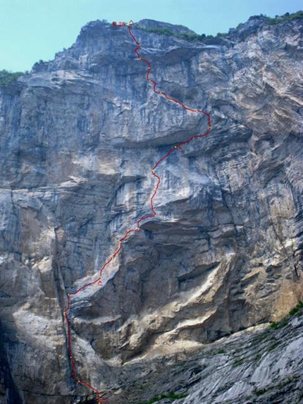 Monte Brento - Brento Centro 8b, Monte Brento, Valle del Sarca. First ascent: David Lama & Jorg Verhoeven 2008/2009. First free ascent: David Lama & Jorg Verhoeven 05/2010