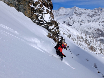 Valle Orsera, Valmalenco, Mario Vannuccini - Valle Orsera scialpinismo: curve in neve polverosa nella parte alta dell’itinerario