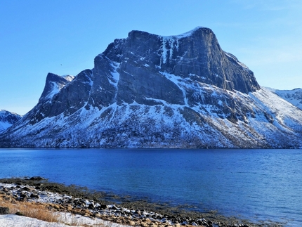 Arctic Pole Ice Climbing Trip 2018, Marcello Sanguineti, Fulvio Conta, Floriano Martinaglia, Tommaso Regesta - L'isola di Senja in Norvegia e 'evidente linea di Finnkona