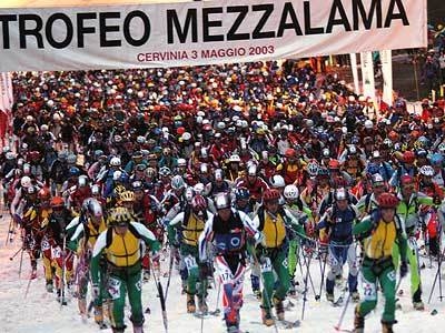 XV Mezzalama, 2005 - Giunto alla XVI edizione nonostante i 74 anni di età (prima fu la guerra a interrompere il Mezzalama degli anni ’30, poi, quando rinacque negli anni ’70, ci si mise un micidiale mix di maltempo e difficoltà finanziarie, infine, dal 1997, “la maratona bianca” è rinata e gode di sempre più ampi consensi, numeri crescenti e attenzioni mediatiche).