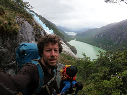 Cerro Riso Patron Sud, Patagonia, Matteo Della Bordella, Silvan Schüpbach - Silvan Schüpbach durante l'avvicinamento al Cerro Riso Patron Sud Patagonia