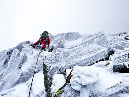 Cerro Riso Patron Sud, Patagonia, Matteo Della Bordella, Silvan Schüpbach - Matteo Della Bordella climbing up Cerro Riso Patron Sud, Patagonia