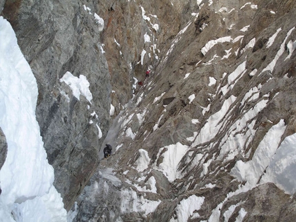 Plein Sud - Grandes Jorasses South Face - In the gully on the large Chimney on Plein Sud (S Face, Grandes Jorasses)