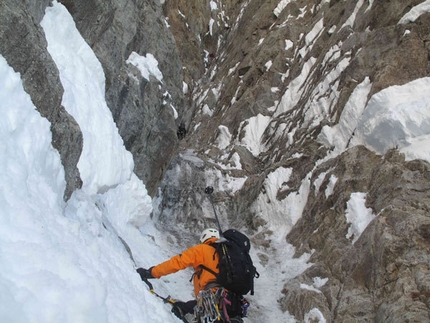 Plein Sud - Grandes Jorasses South Face - In the gully on the large Chimney on Plein Sud (S Face, Grandes Jorasses)