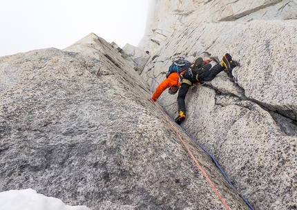 La Torcida, Aguja Val Biois, Patagonia, Tom Ehrig, Felix Getzlaff, Lutz Zybell - Aguja Val Biois, Patagonia: Felix Getzlaff seconding the fifth pitch with light snowfall, but in good mood. 