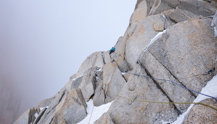 La Torcida, Aguja Val Biois, Patagonia, Tom Ehrig, Felix Getzlaff, Lutz Zybell - Aguja Val Biois, Patagonia: encountering easier, but mixed terrain on pitch 11 of La Torcida