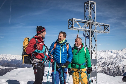 CAMP, Linea Bianca, Rai 1 - Simone Moro, Massimiliano Ossini e Lino Zani in in cima al Grignone.