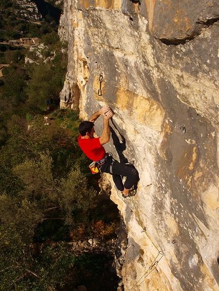 Cava d'Ispica, Ragusa, arrampicata, Massimo Flaccavento, Giorgio Iurato - Cava Ispica: Piero Criscione su Sancu pazzu, 7a+