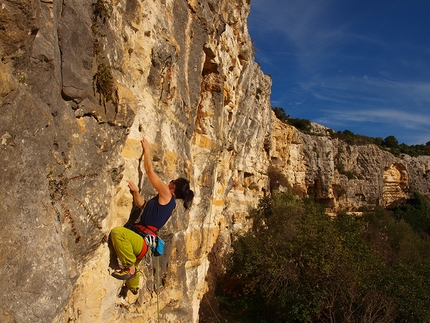 Cava d'Ispica, Ragusa, climbing, Massimo Flaccavento, Giorgio Iurato - Cava Ispica: Katarzyna Losson climbing Miliccusa, 6c