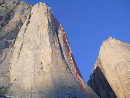 Arctic Monkys, un team britannico sale una nuova big wall sul Sail Peaks, Isola di Baffin