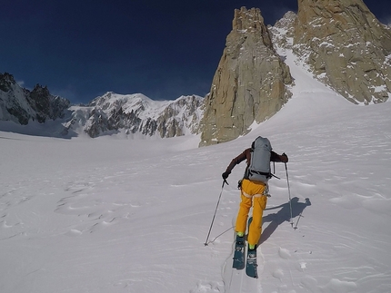 Couloir Sud Est Grand Capucin, Monte Bianco, Davide Capozzi, Denis Trento - Denis Trento, avvicinamento al Couloir Sud Est du Grand Capucin, Monte Bianco