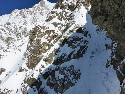 Shkhara South Face, Caucaso, Georgia, Archil Badriashvili, Giorgi Tepnadze - Shkhara parete sud: salendo tra il campo 3 e campo 4