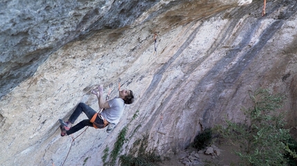 Daniel Woods questing for 9b at Oliana, Siurana, Margalef