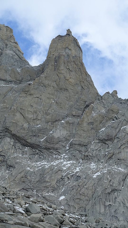 Patagonia, Torres del Paine,  Siebe Vanhee, Sean Villanueva O'Driscoll - Torre sin Nombre with a beautiful headwall