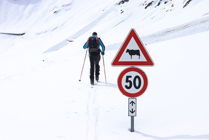 Der Lange Weg, Red Bull - Red Bull Der Lange Weg: heading up to Passo Dello Stelvio.