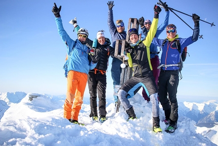 Der Lange Weg Red Bull - Red Bull Der Lange Weg: Tamara Lunger in cima al Rheinwaldhorn, Svizzera insieme a Bernhard Hug, David Wallmann, Philipp Reiter e Janelle e Mark Smiley