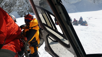 Solo in Volo, Luigi Bombardieri, Maurizio Folini - Solo in Volo: durante un elisoccorso in Nepal