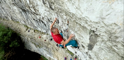 Steve McClure - Steve McClure su Rainman a Malham Cove, la prima via d’arrampicata sportiva nel Regno Unito gradata 9b.