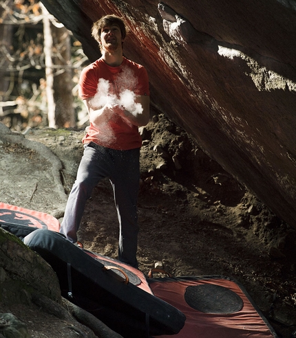 Dreamtime boulder Cresciano - Jan Hoyer all'attacco di Dreamtime, Cresciano (Ch)
