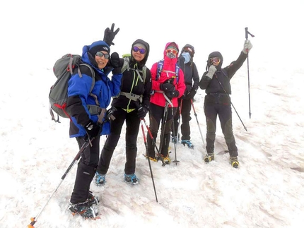 Etna - 2018: con il Diabete, gli sci e le ciaspe alle Porte degli Inferi - Il gruppo senza sci in cima all'Etna