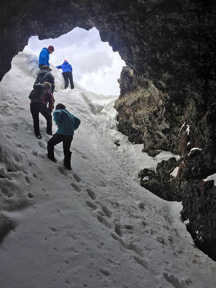 Etna - 2018: con il Diabete, gli sci e le ciaspe alle Porte degli Inferi - La grotta dei lamponi