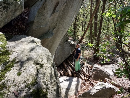 Melloblocco In Tour 2018, Cresciano, Lugano - Melloblocco In Tour at Cresciano and Lugano: Simone Pedeferri preparing the boulder problems