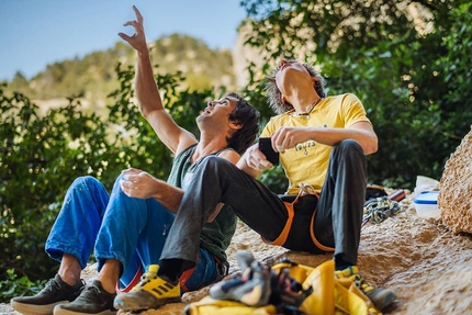 Alexander Megos, Perfecto Mundo, Margalef, Spain - Chris Sharma and Alexander Megos studying the moves of Perfecto Mundo 9b+ at Margalef in Spain