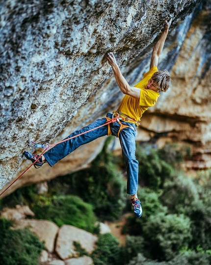 Alexander Megos, Perfecto Mundo, Margalef, Spagna - Alexander Megos sul passaggio chiave di Perfecto Mundo 9b+ a Margalef, Spagna