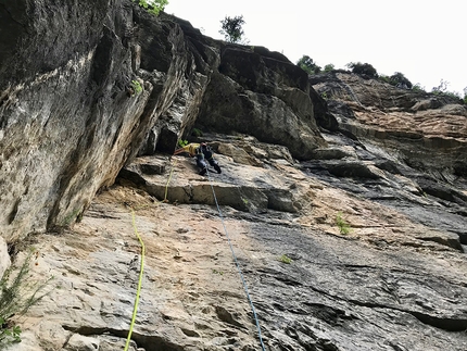 Volevo nascere rock star, nuova via d'arrampicata nella Gola del Limarò di Castagna e Salvaterra