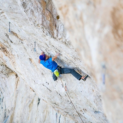Jonathan Siegrist Jumbo Love - Jonathan Siegrist climbing Jumbo Love 9b at Clark Mountain, USA